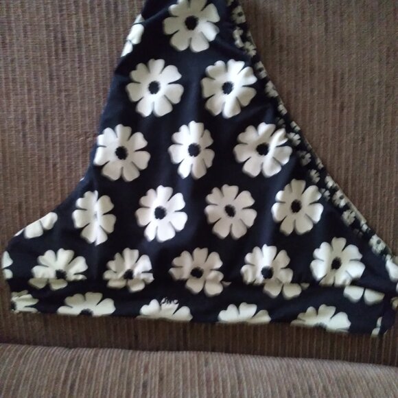 Bikini - Picture 3 of 4